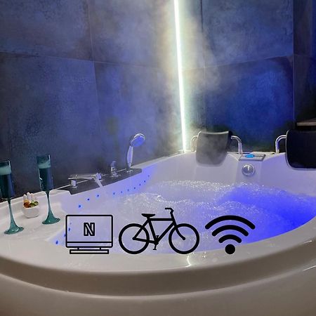 Jacuzzi & Bike Apartment, クラクフ エクステリア 写真