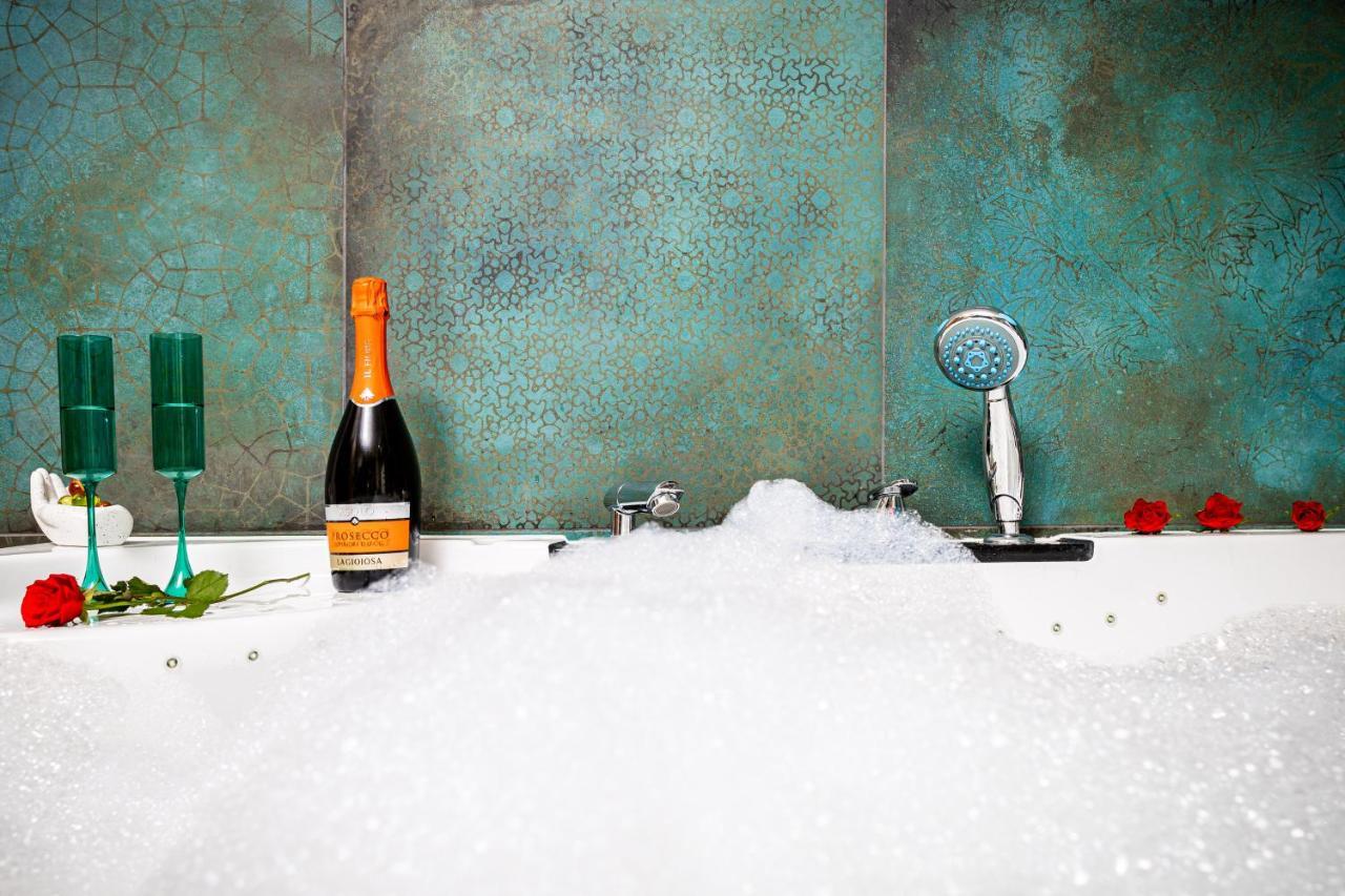Jacuzzi & Bike Apartment, クラクフ エクステリア 写真