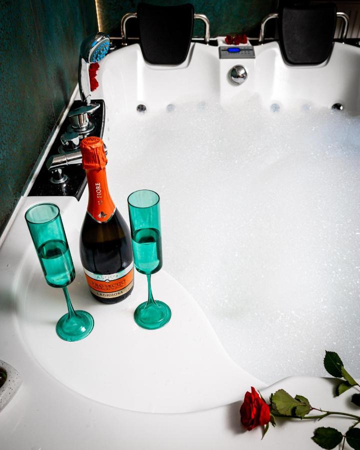 Jacuzzi & Bike Apartment, クラクフ エクステリア 写真