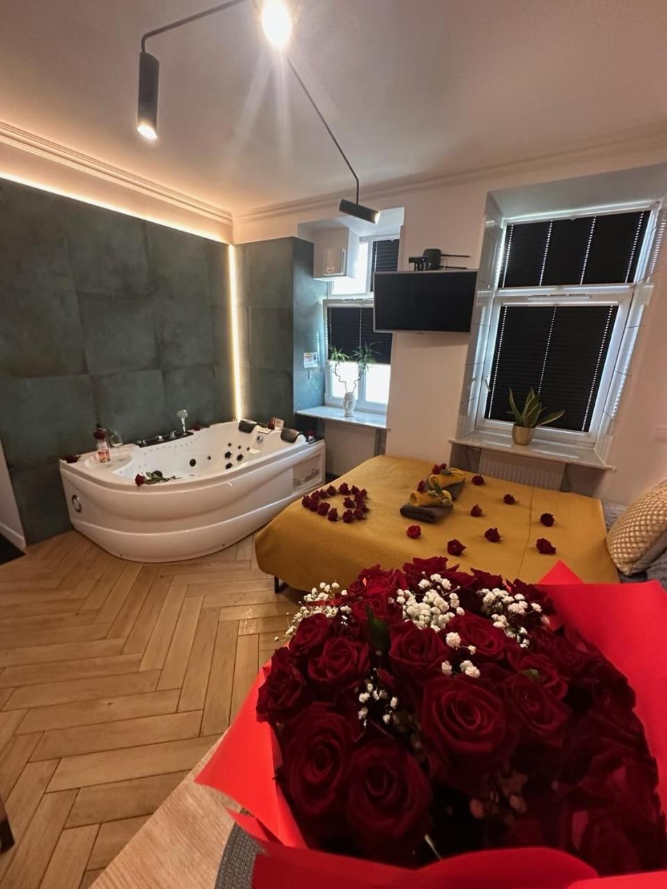 Jacuzzi & Bike Apartment, クラクフ エクステリア 写真